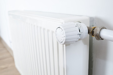 Image showing The thermostat on the radiator, close-up