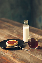 Image showing The cake on wooden table