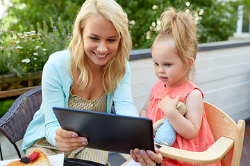 Image showing mother and daughter with tablet pc at cafe terrace