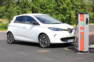 Image showing White Renault Zoe Electric Car Charging Battery