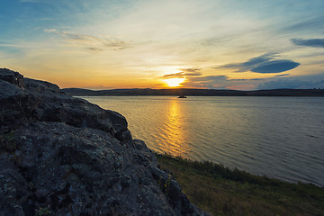 Image showing Sundawn at lake