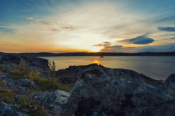 Image showing Sundawn at lake