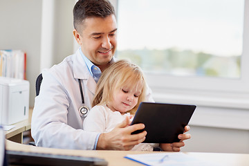 Image showing doctor and little girl with tablet pc at clinic