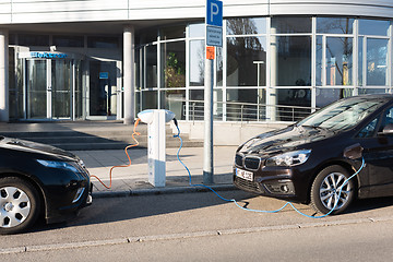 Image showing BMW i and Opel Ampera electric cars being charged