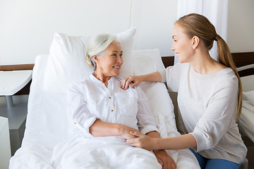 Image showing daughter visiting senior mother at hospital