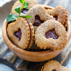 Image showing Cookies in the form of hearts in a wooden bowl.