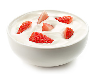 Image showing bowl of yogurt cream with strawberries