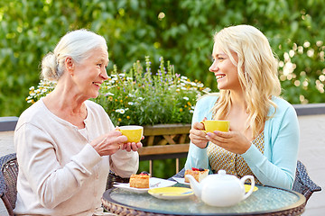 Image showing daughter with senior mother drinking tea at cafe