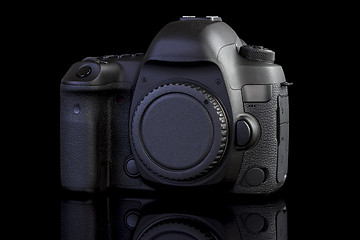 Image showing DSLR camera on black glass background