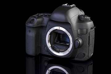 Image showing Dslr camera frontal side on black glass