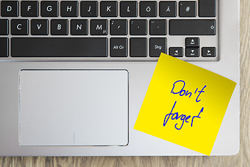 Image showing Laptop with note Don\'t forget