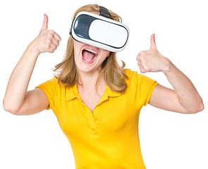 Image showing Woman with VR glasses