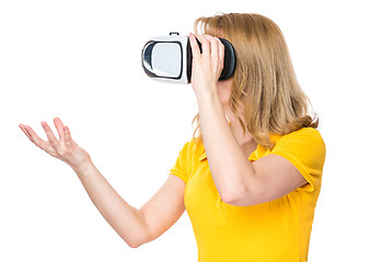 Image showing Woman with VR glasses