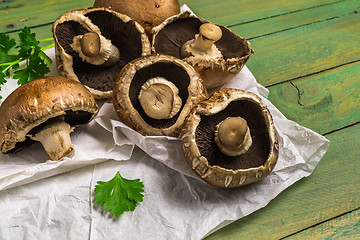 Image showing Fresh uncooked brown mushrooms