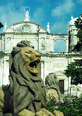 Image showing Cathedral of Leon Nicaragua lion statue in fountain 