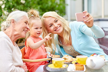 Image showing happy family taking selfie at cafe