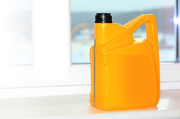 Image showing Yellow canister for engine oil 