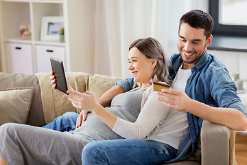 Image showing man and pregnant wife shopping online at home