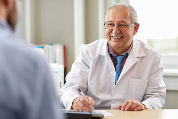 Image showing senior doctor talking to male patient at hospital