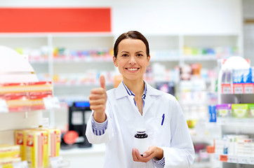 Image showing apothecary with drug showing thumbs up at pharmacy