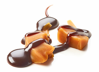 Image showing pieces of caramel with chocolate sauce