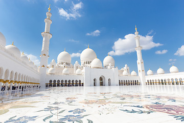 Image showing Sheikh Zayed Grand Mosque, Abu Dhabi, United Arab Emirates.