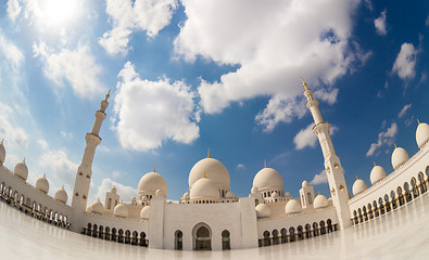 Image showing Sheikh Zayed Grand Mosque, Abu Dhabi, United Arab Emirates.