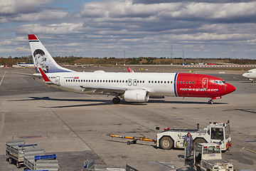 Image showing Plane boarding at the terminal