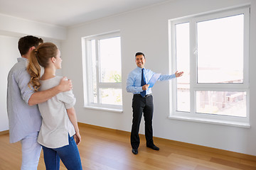 Image showing realtor with clipboard and couple at new home