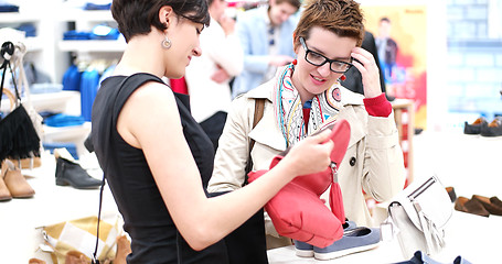 Image showing best friend shopping in big mall