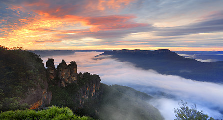 Image showing Sunrise Queen Elizabeth Lookout Three Sisters Blue Mountains