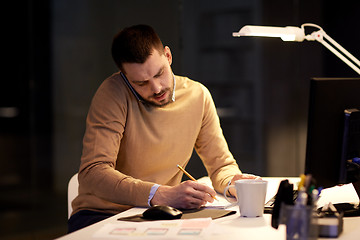 Image showing businessman calling on sartphone at night office