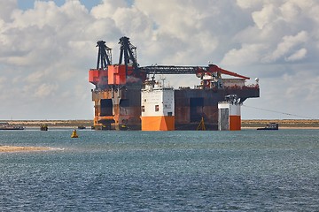 Image showing Offshore crane platform