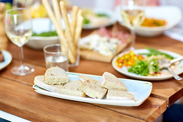 Image showing white bread slices on plate