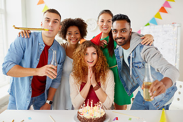 Image showing happy coworkers with cake at office birthday party