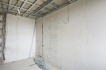 Image showing Empty corner of the renovated room in a new building