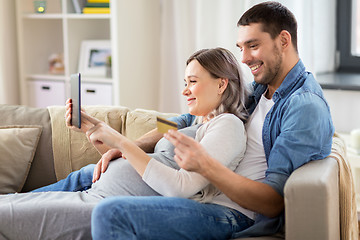 Image showing man and pregnant wife shopping online at home