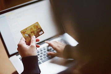 Image showing Woman using credit card for online purchase