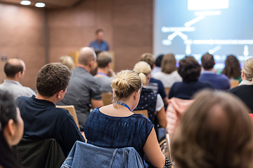 Image showing Speaker giving presentation on health care conference.