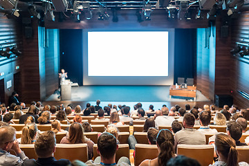 Image showing Speaker giving presentation on health care conference.