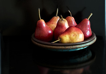 Image showing Red pears on a plate 