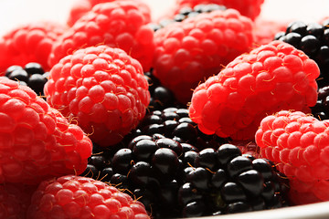 Image showing raspberries and blackberries