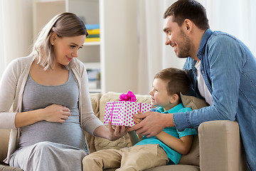 Image showing family giving present to pregnant mother at home