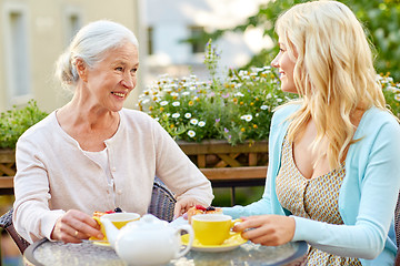Image showing daughter with senior mother drinking tea at cafe