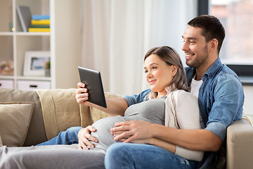 Image showing man and pregnant woman with tablet pc at home