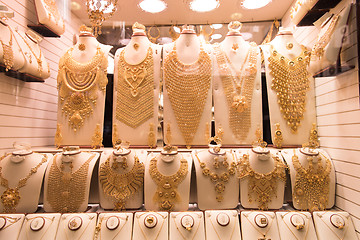 Image showing gold jewelry in the shop window