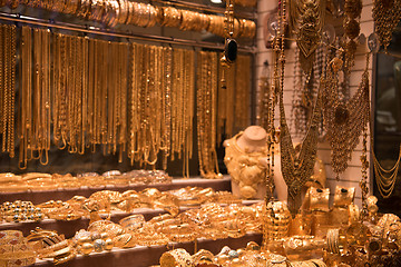 Image showing gold jewelry in the shop window