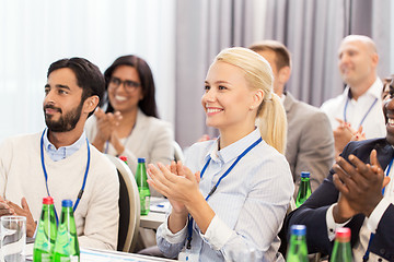 Image showing people applauding at business conference