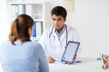 Image showing doctor showing tablet pc to patient at clinic