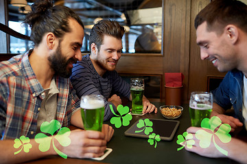 Image showing friends with tablet pc and green beer at pub